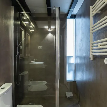 Beautiful Renovated Loft Minutes From The ברצלונה
