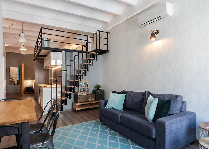 Beautiful Renovated Loft Minutes From The