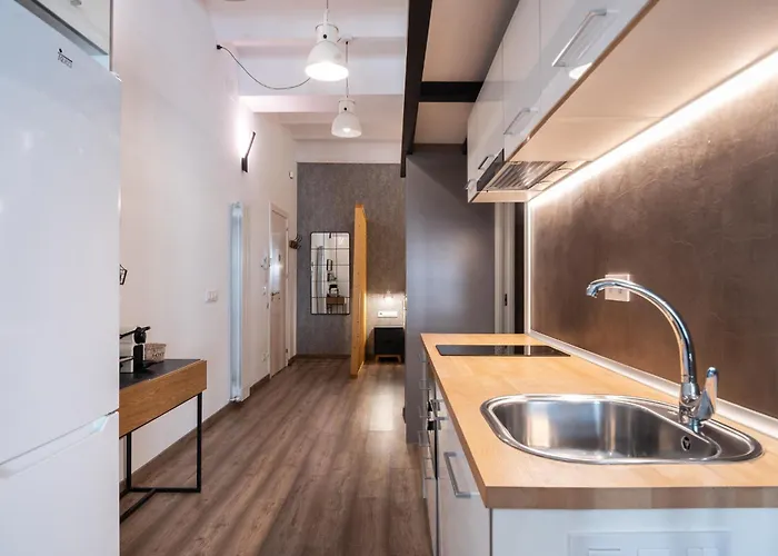 Beautiful Renovated Loft Minutes From The * バルセロナ