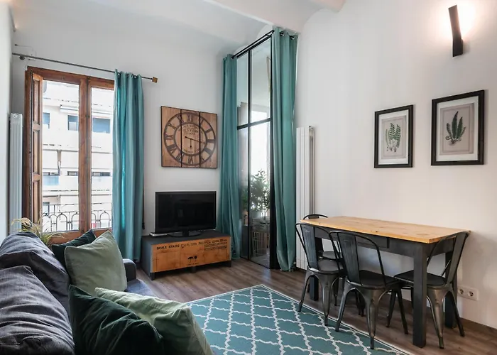 Beautiful Renovated Loft Minutes From The * バルセロナ